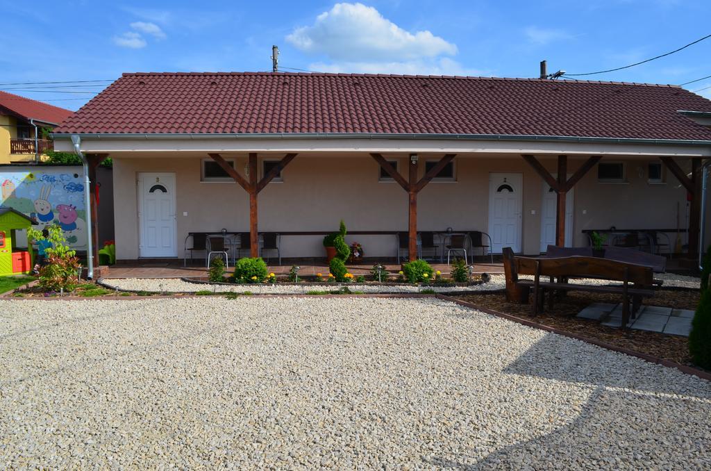 Belany Studios Veľký Meder Buitenkant foto