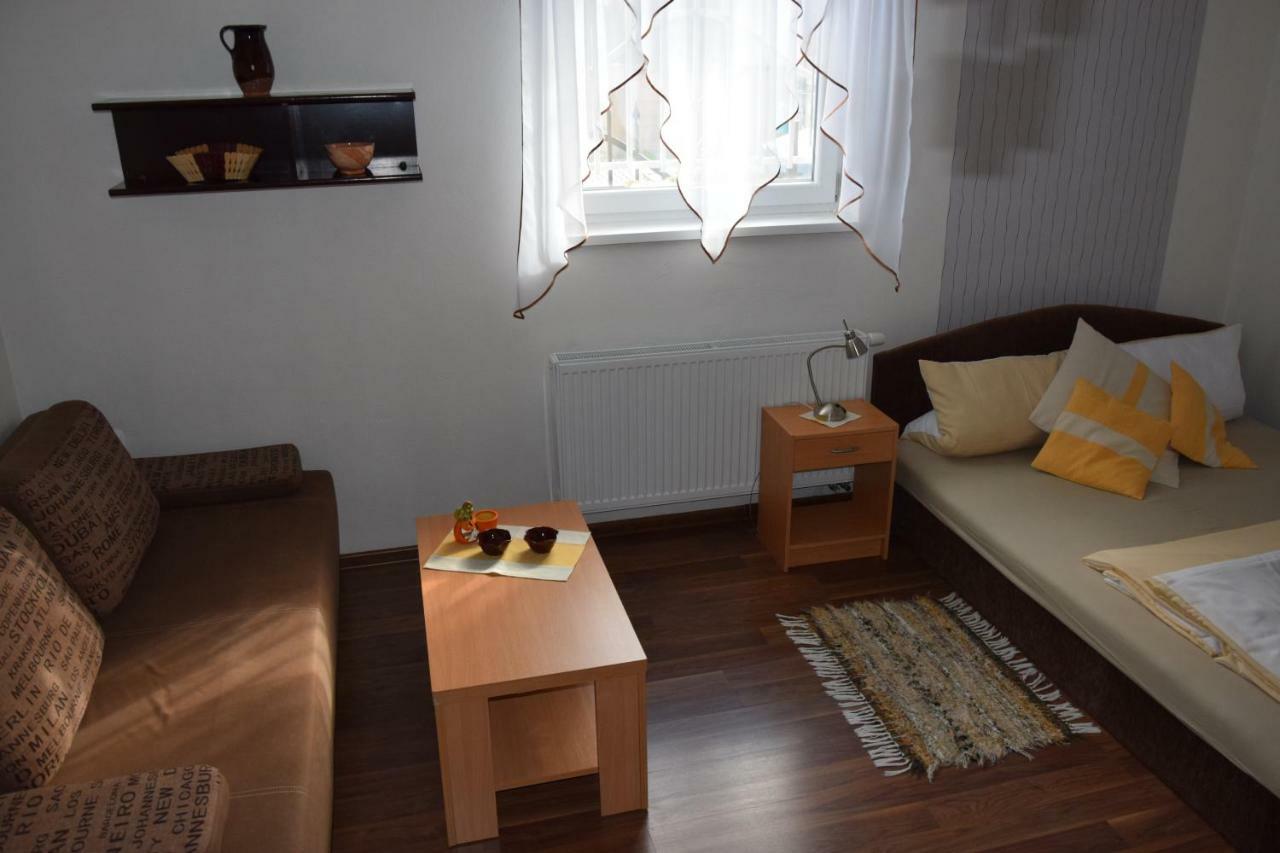 Belany Studios Veľký Meder Buitenkant foto