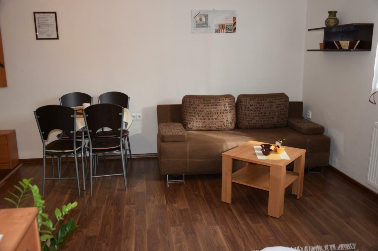 Belany Studios Veľký Meder Buitenkant foto