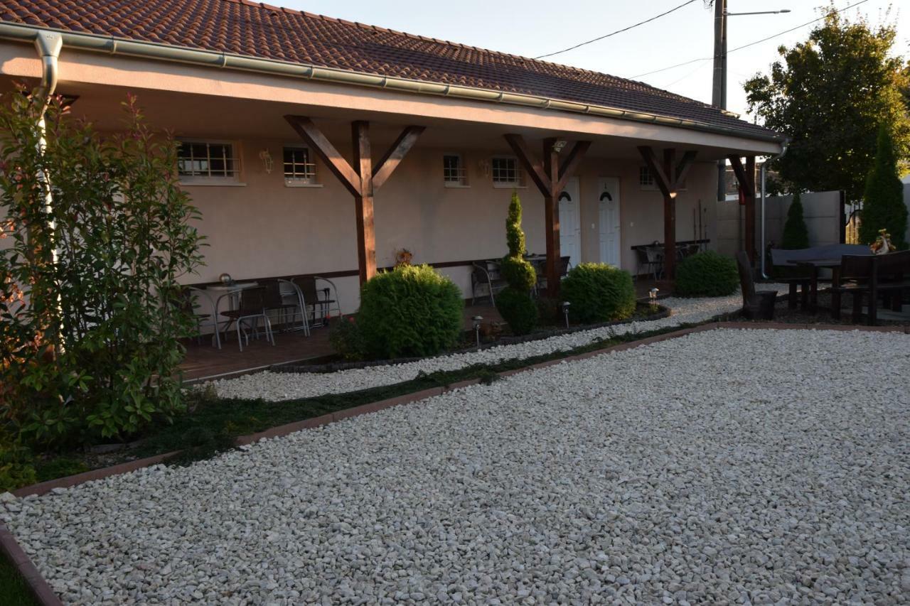 Belany Studios Veľký Meder Buitenkant foto