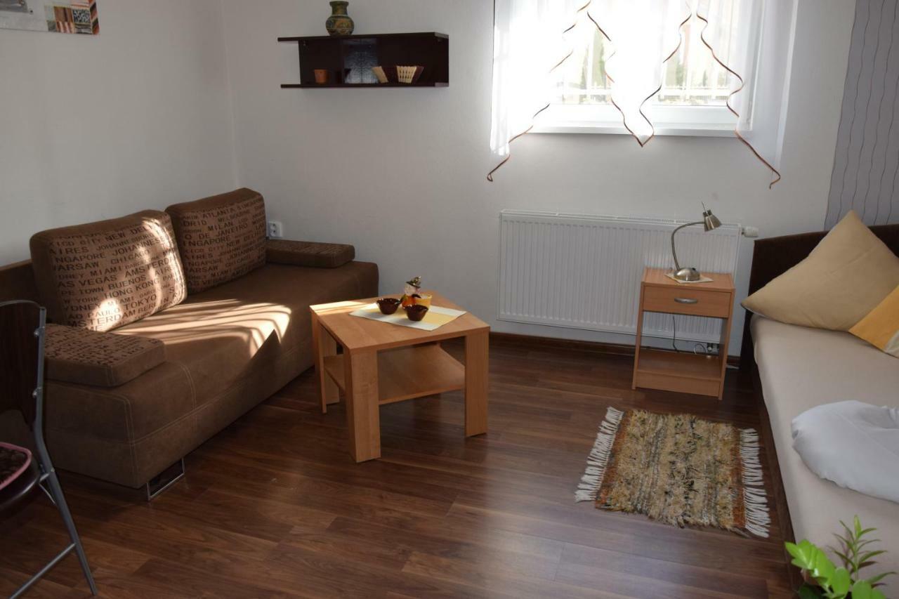 Belany Studios Veľký Meder Buitenkant foto